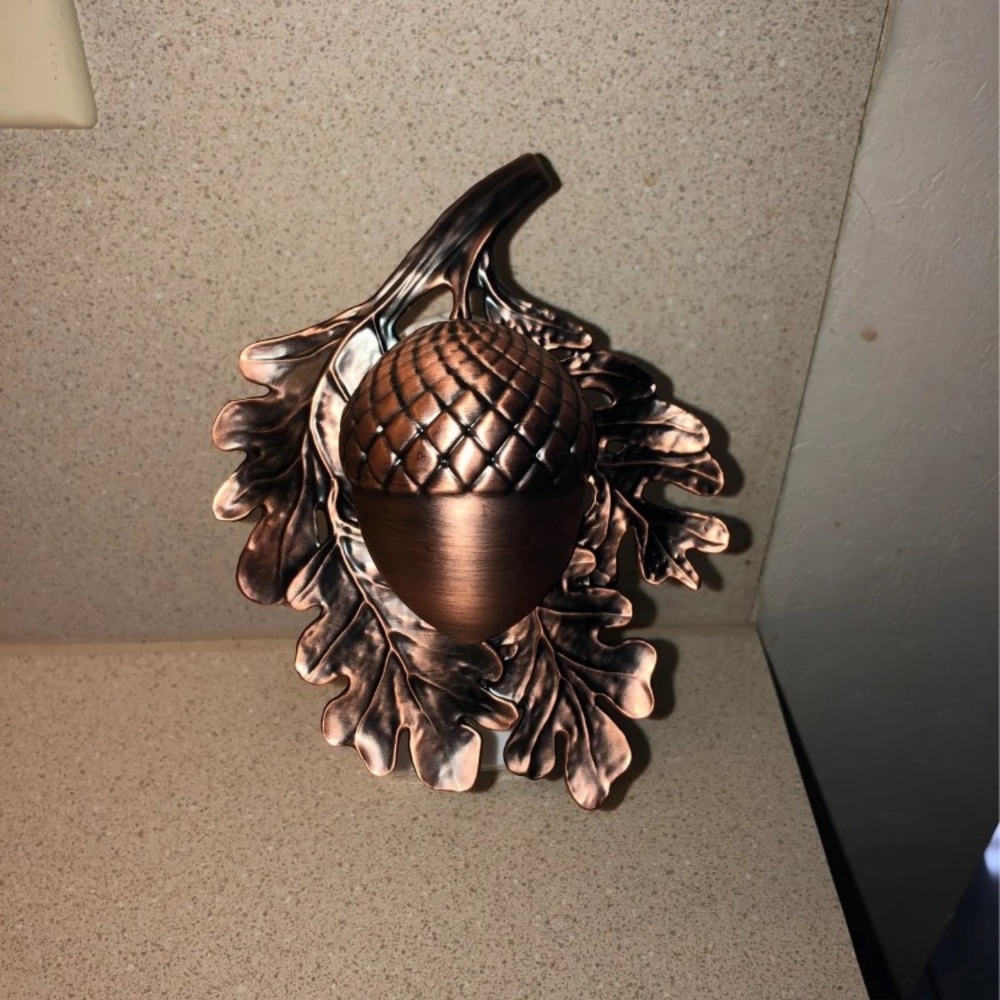 Acorn Wallflower Holder